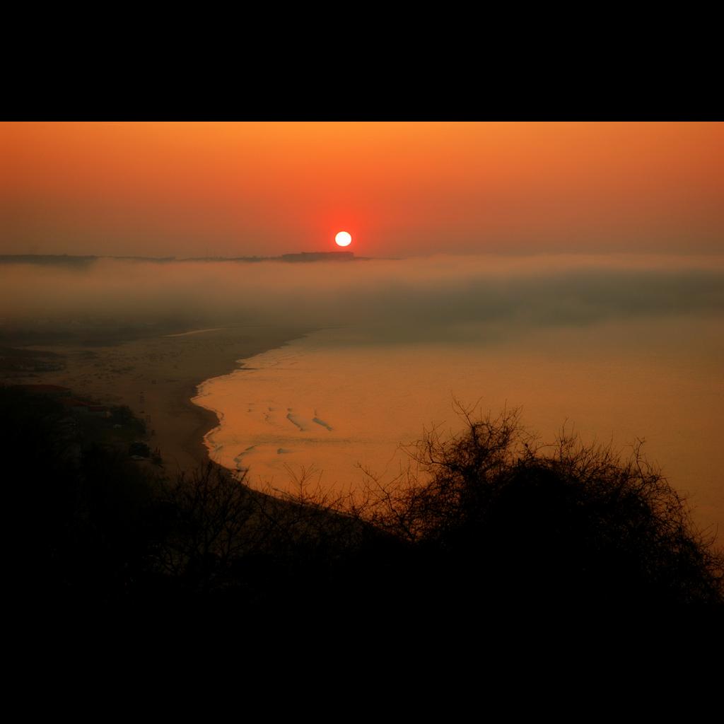 Kumbaba'da Sisli Günbatımı